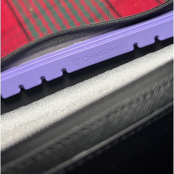 BRAND NEW Cherry Laptop Case 14 inch - Picture 3 of 5